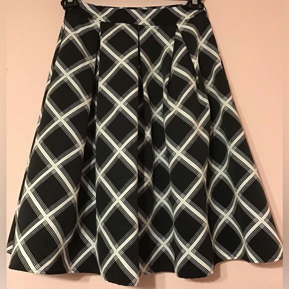 Express lined black white flare midi skirt size 2 - Picture 6 of 7